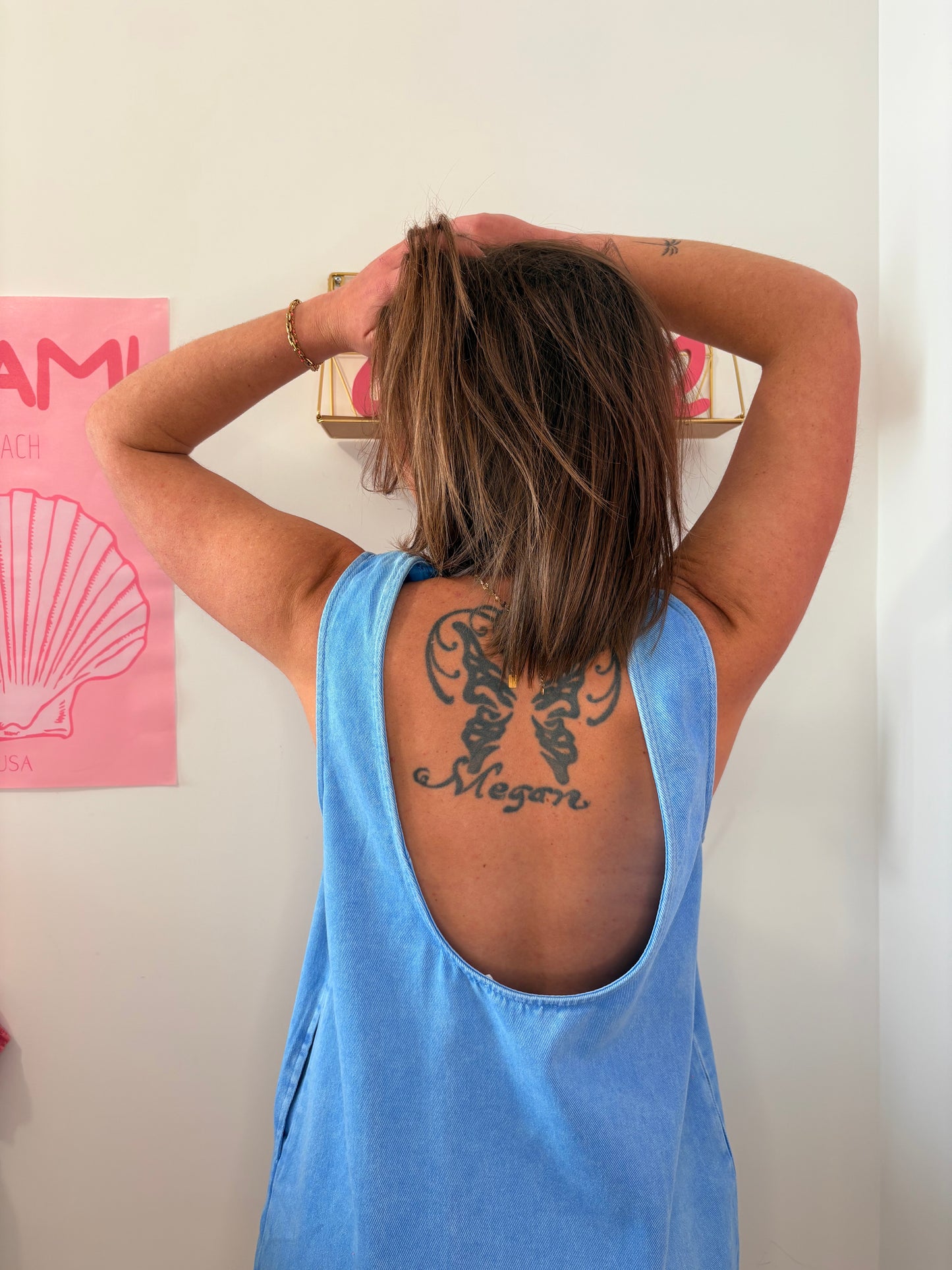 Robe "Azure" – Denim Bleu Clair & Décolleté dans le Dos
