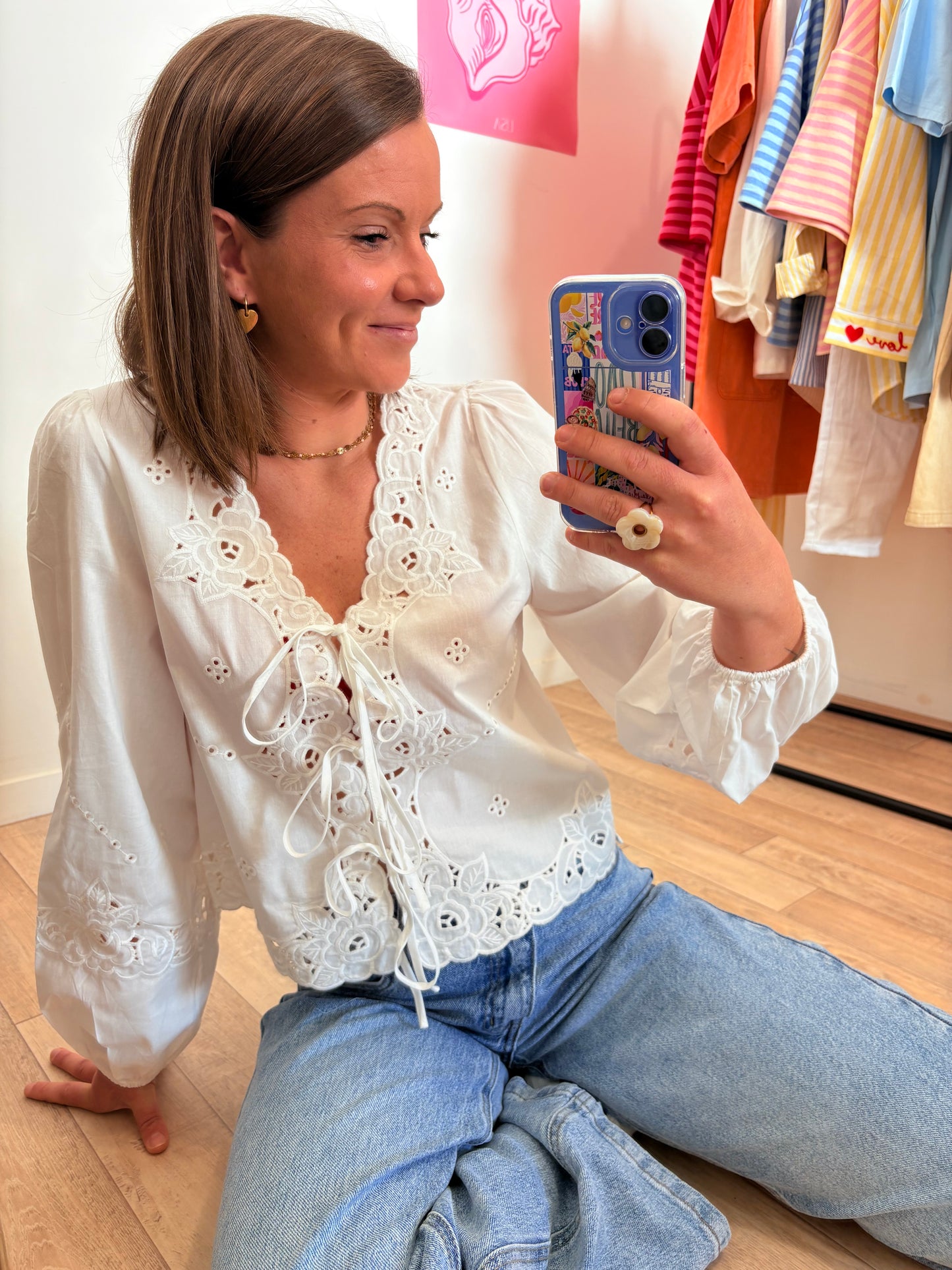 Blouse Blanche Bohème 100% Coton – Broderies et Fermeture à Liens