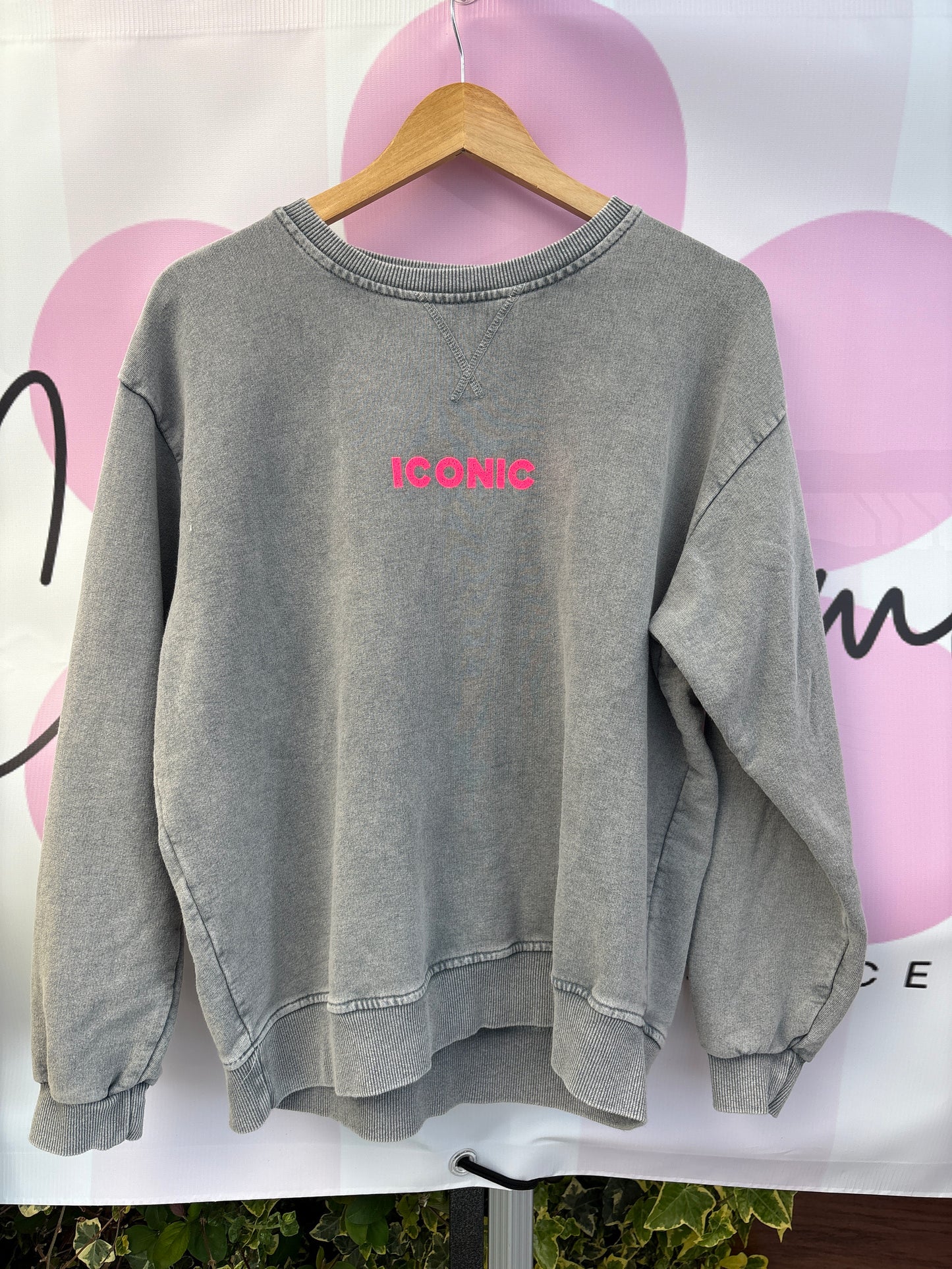 Pull iconic gris
