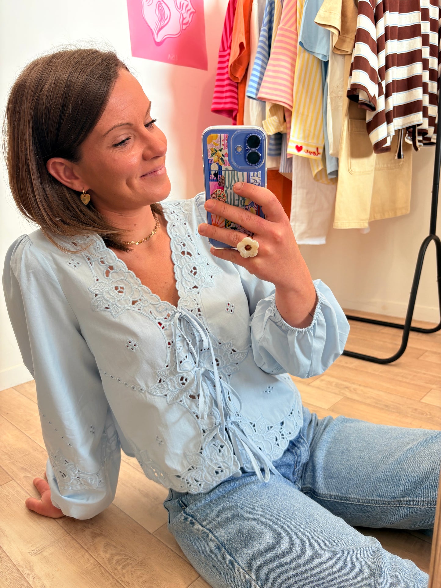 Blouse Bleu Ciel Bohème 100% Coton – Broderies et Fermeture à Liens