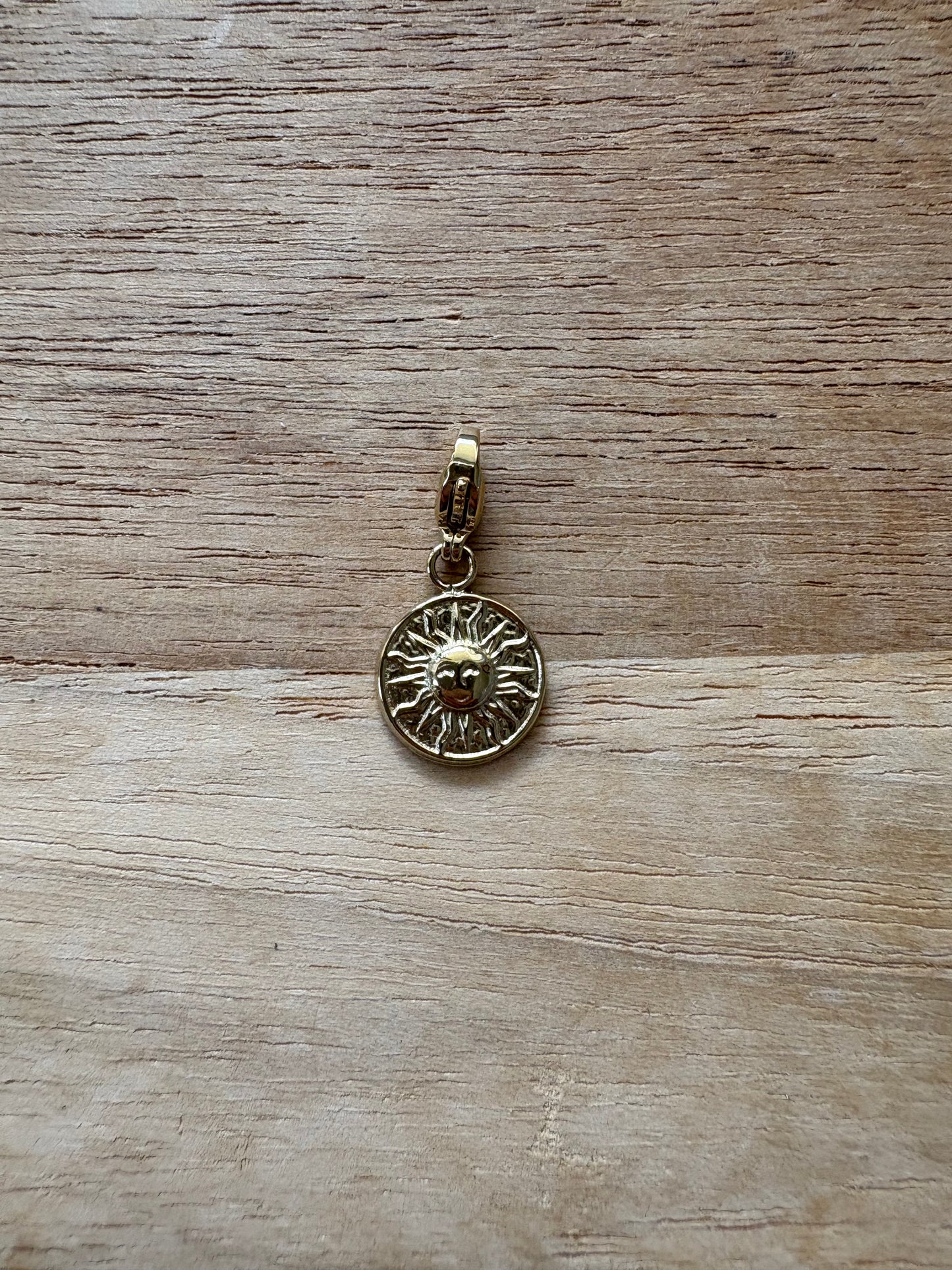Charm’s pièce soleil
