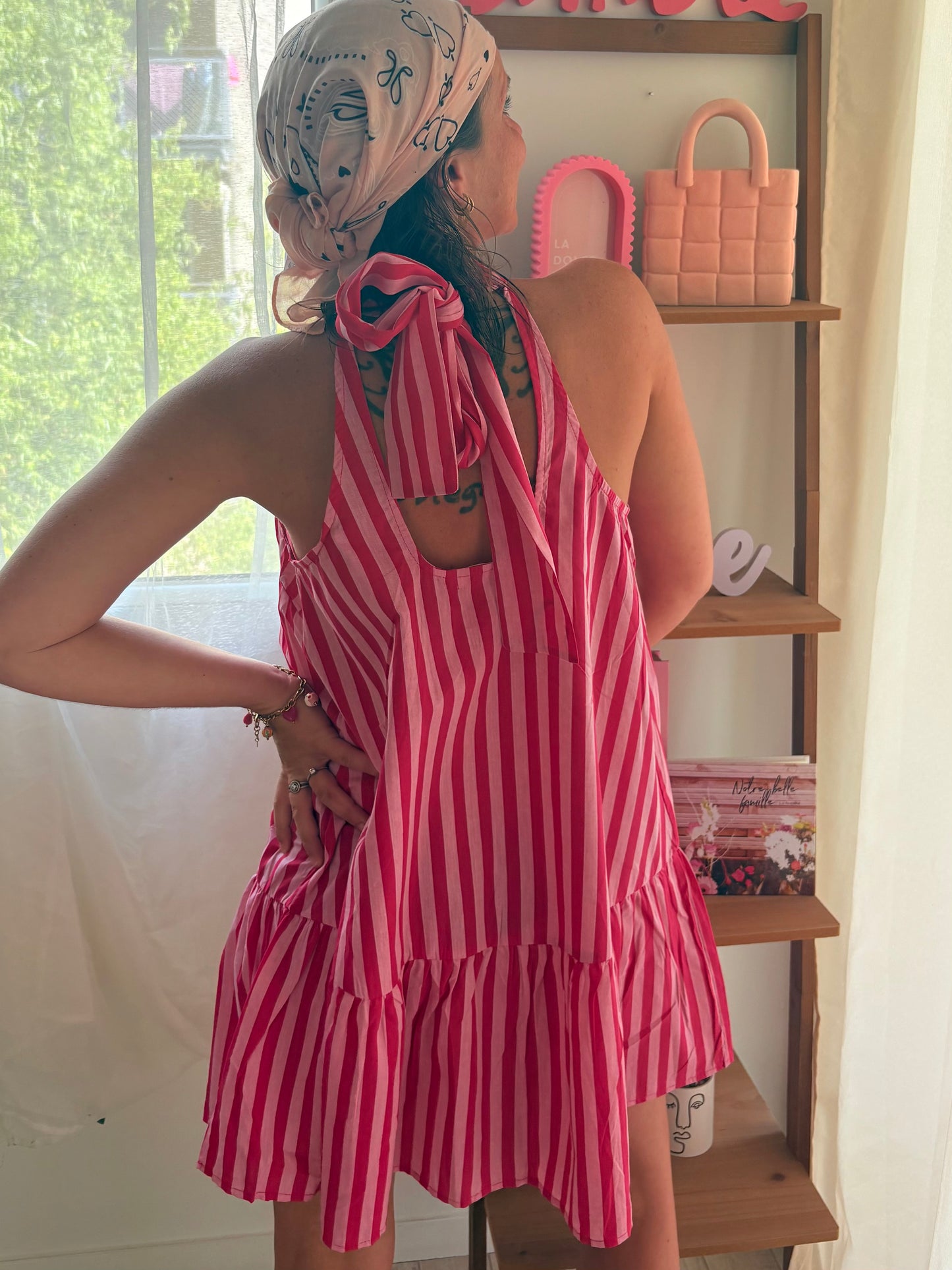 🌸 Robe Dos Nu Rose Pâle & Rayures Fuchsia