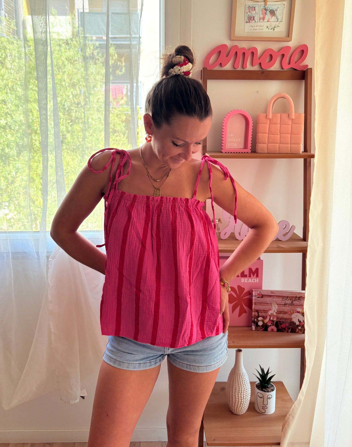 Top à bretelle rayée rose et rouge