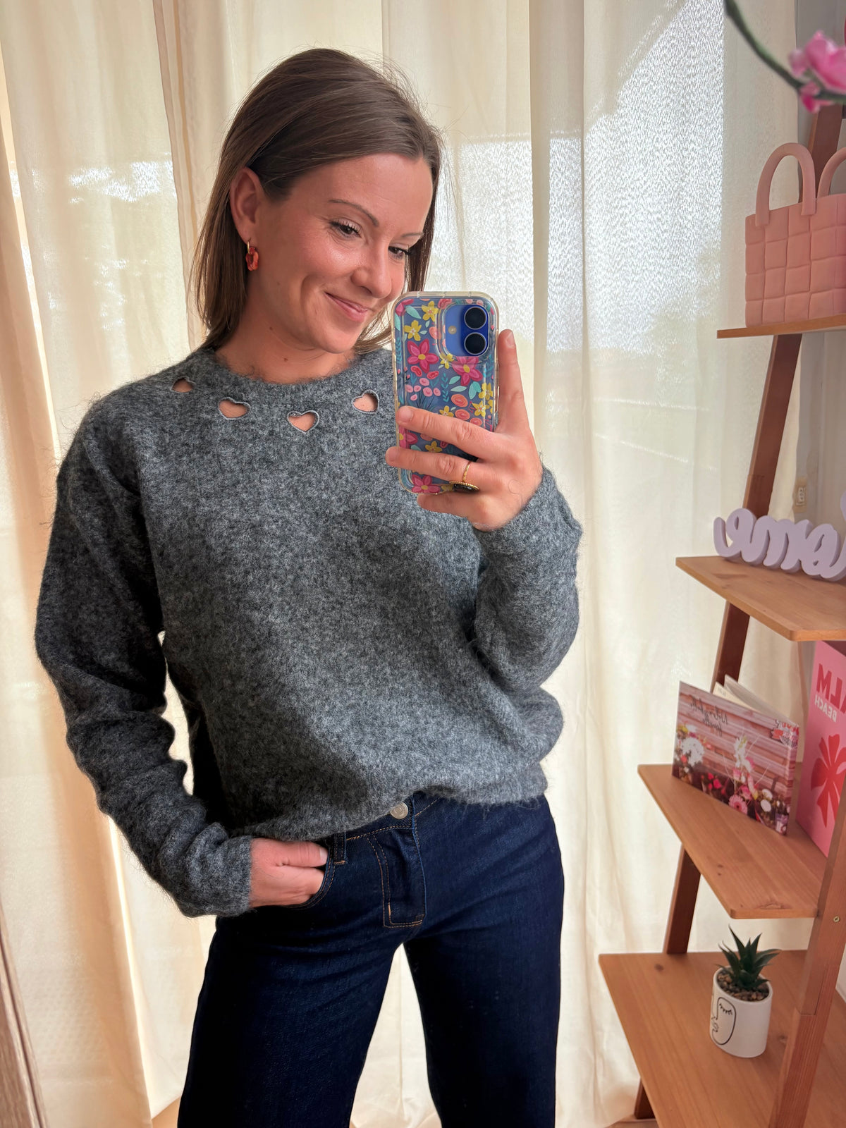 Pull Gris Foncé à Col Cœurs
