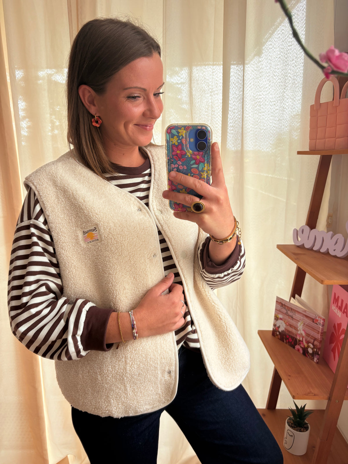 Veste Sans Manche Effet Sherpa Écru – Détail Étiquette Sunset