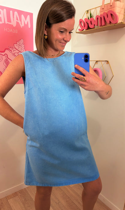 Robe "Azure" – Denim Bleu Clair & Décolleté dans le Dos