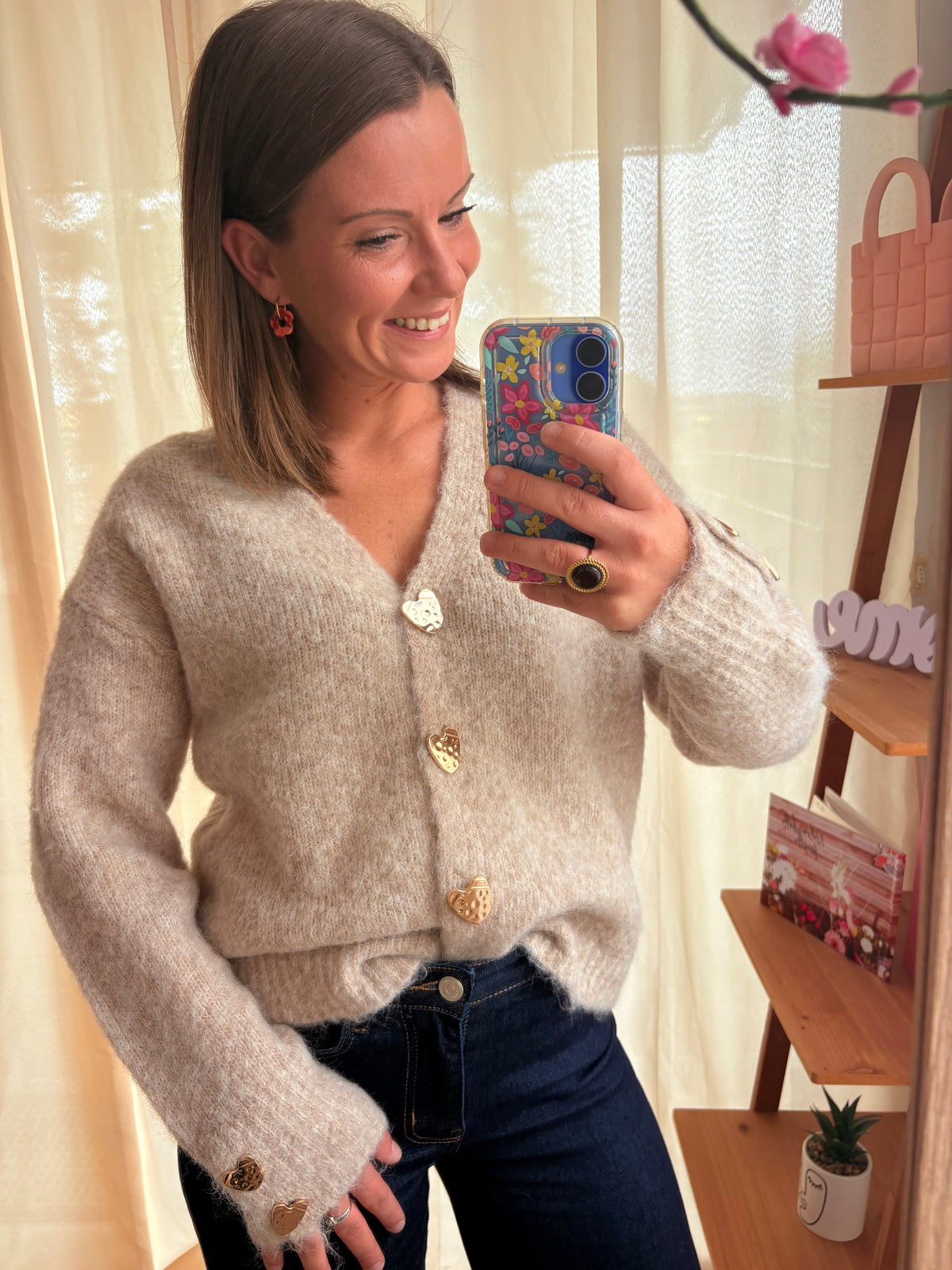 Gilet Beige à Boutons Cœur Dorés – Maille Douce (Taille Unique)