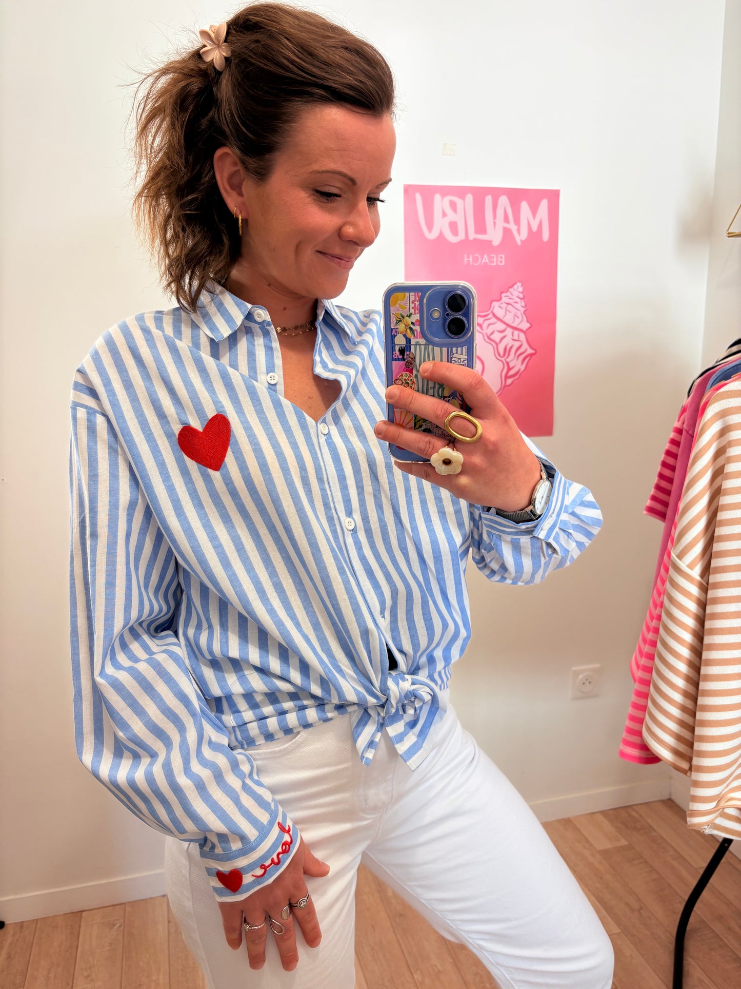 Chemise à Rayures bleu & Blanches – Détails Brodés Soleil et Cœur – 100% Coton