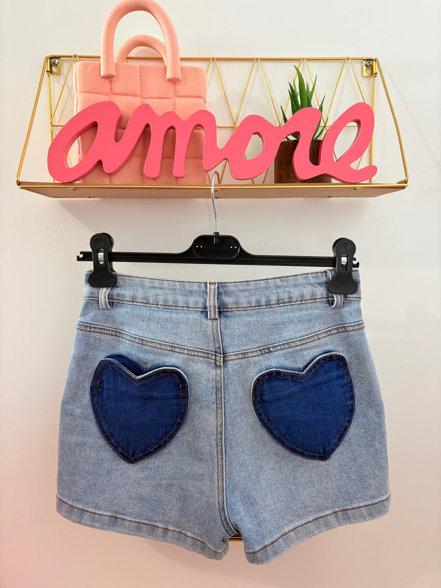 Short en Jean Clair – Poches Arrière en Cœur – 100% Coton