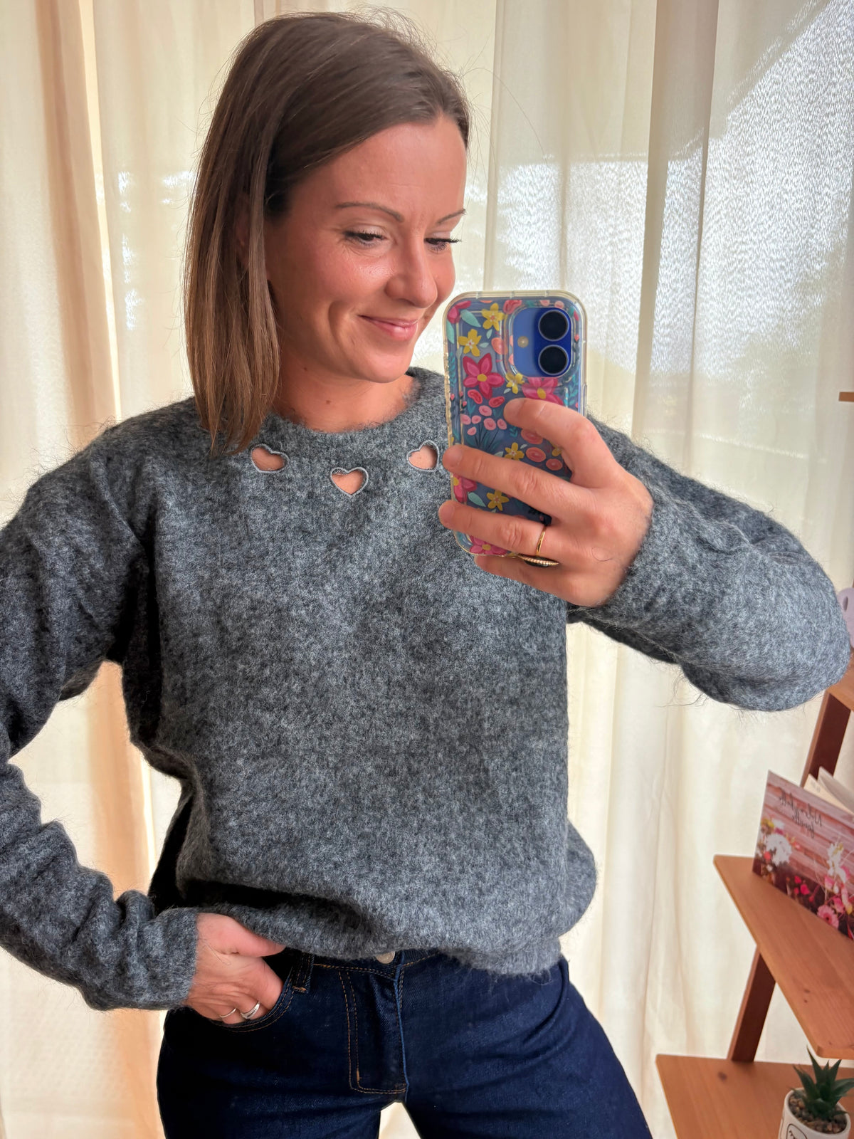 Pull Gris Foncé à Col Cœurs