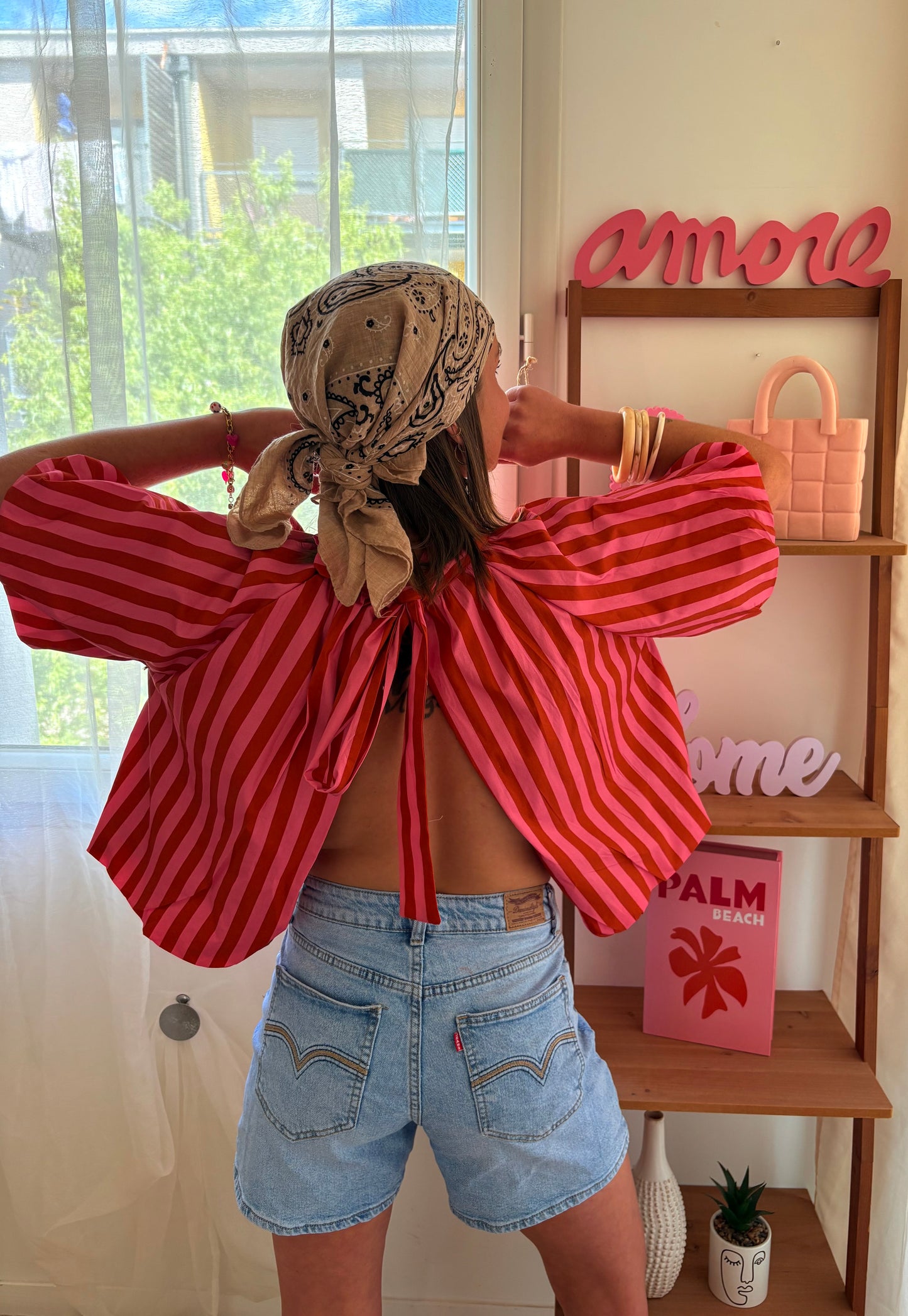 Blouse dos nus à rayures rouille et rose