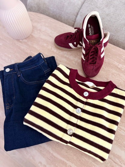 Gilet Rayé Jaune & Marron – Col et Poignets Bordeaux (Taille Unique)