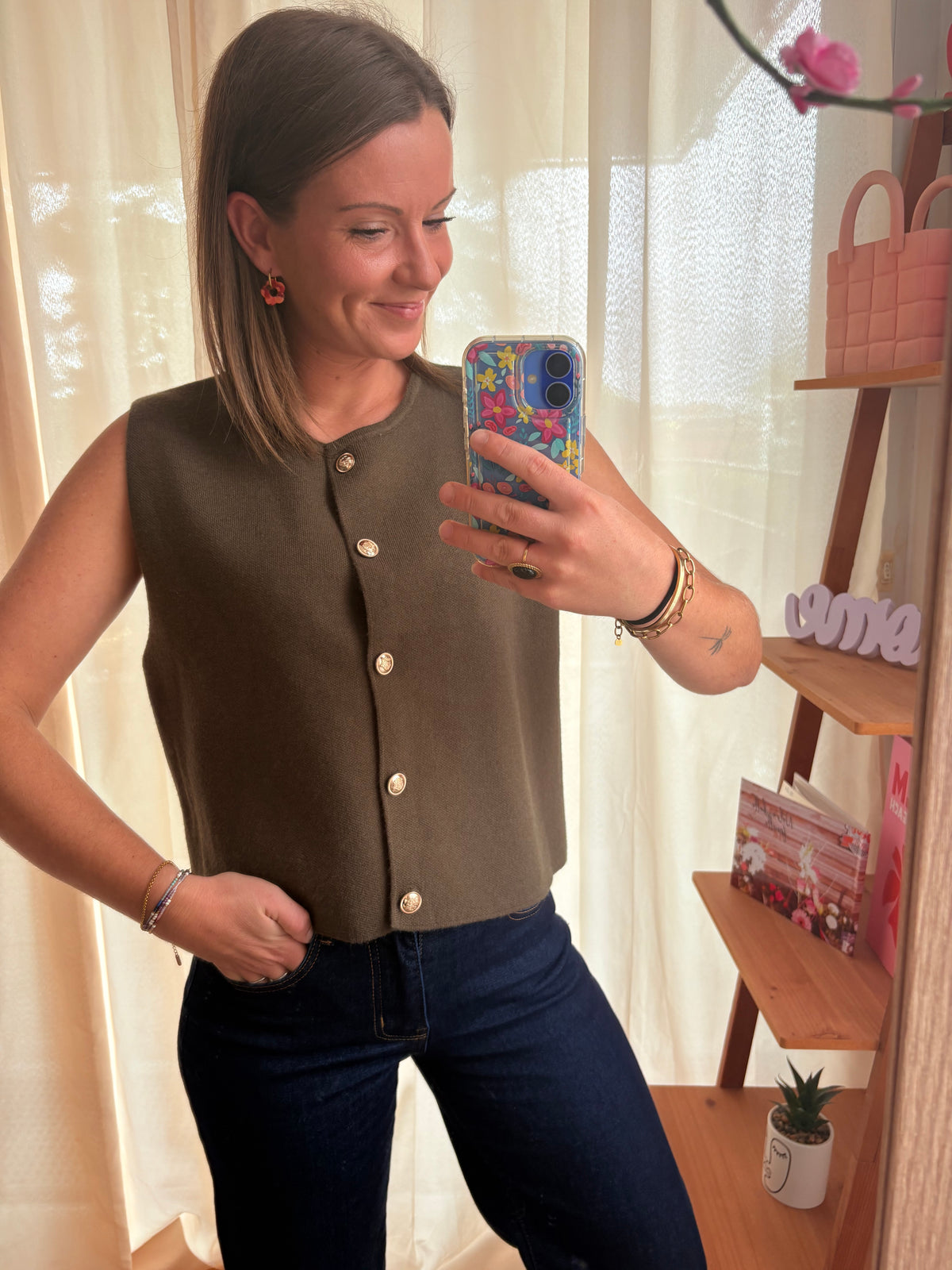 Gilet Sans Manches Kaki à Boutons Dorés – Maille Douce (S/M - M/L)